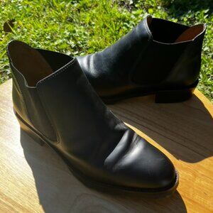 Unisa Black Leather Woman’s Chelsea Ankle Boots. Size 7